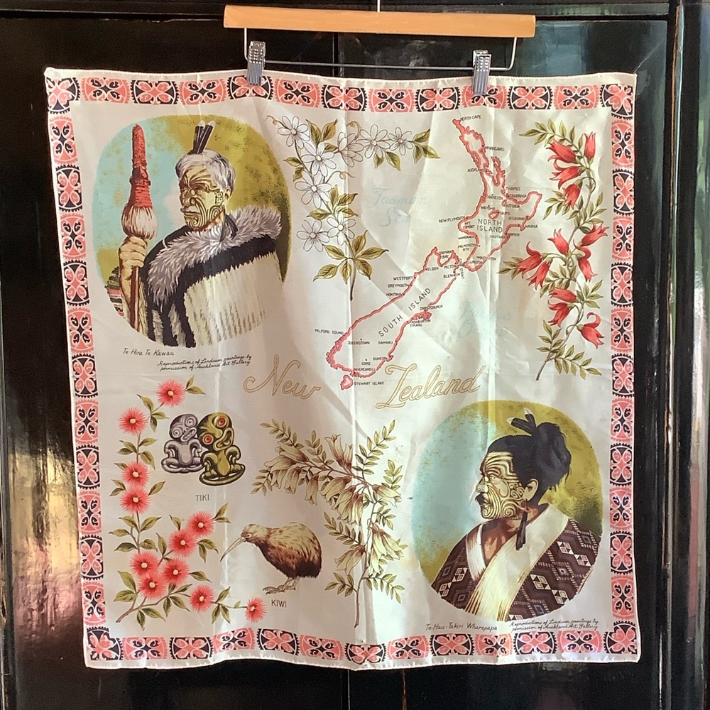 VTG New Zealand Map & Māori Scarf - Picture 1 of 6